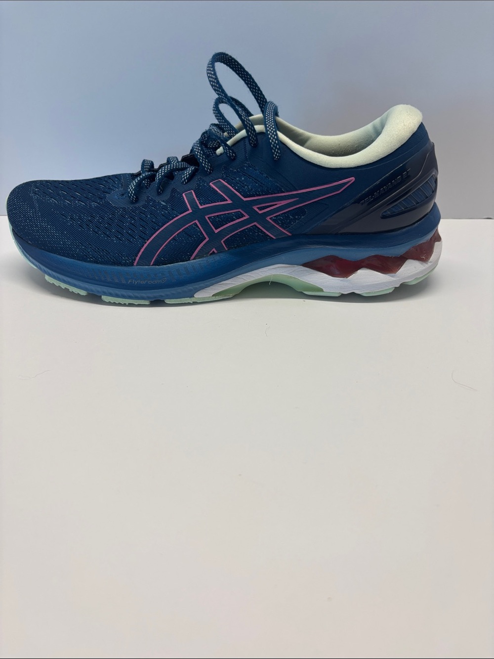 ASICS Gel Kayano 27 Women's blue Running Shoe with Pink Accents size 11